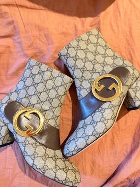 GUCCI Blondie GG Supreme Beige Ankle Booties﻿ Gold Logo Brown Leather Shoes
